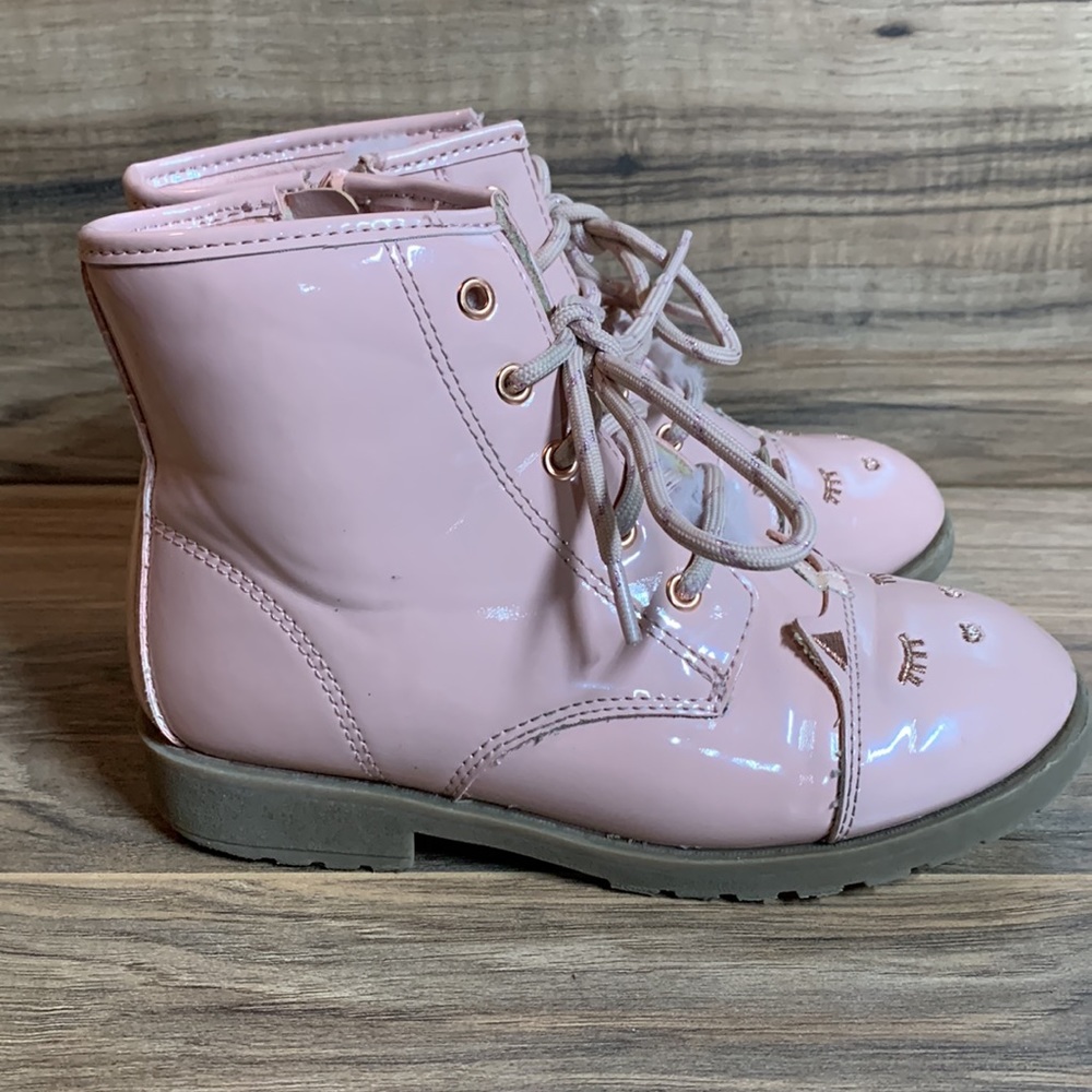 Adorable unicorn rain boot. Girls size 12